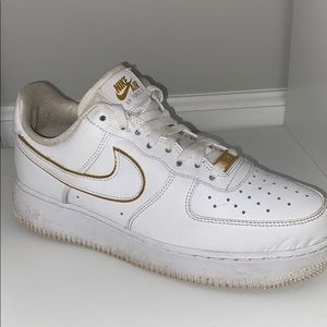 Air Force 1 outlined metallic gold